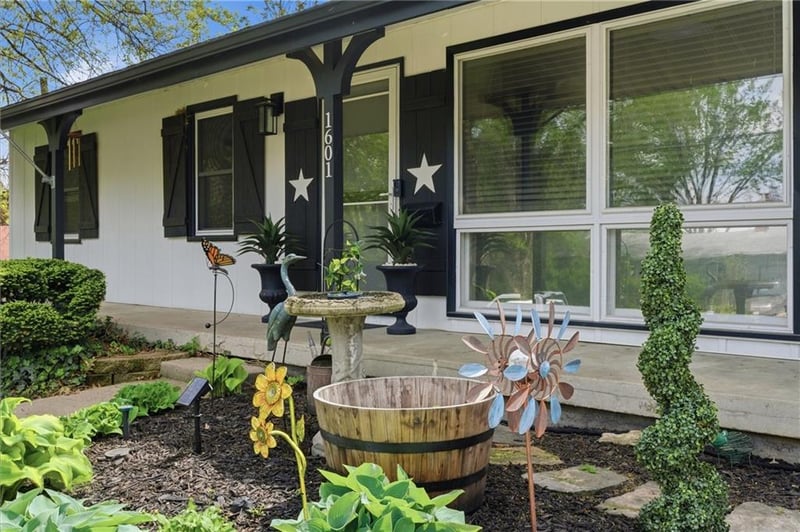 1601 55th Ter, Kansas City, MO 64118