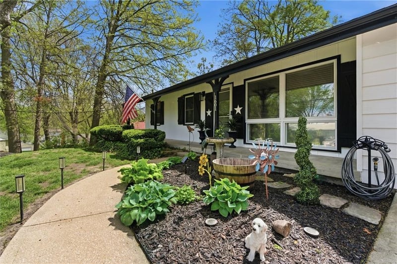 1601 55th Ter, Kansas City, MO 64118