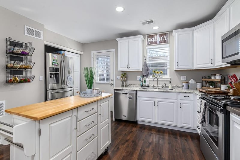 117 Brice St, Tonganoxie, KS 66086