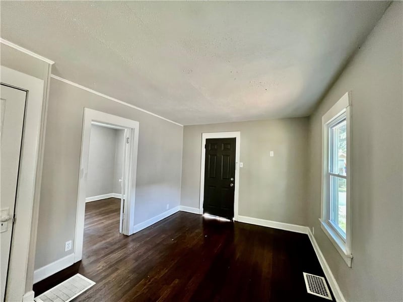 710 76th St, Kansas City, MO 64114