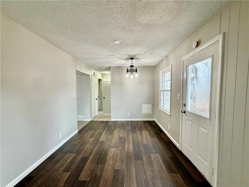 223 Bannister Rd, Kansas City, MO 64114