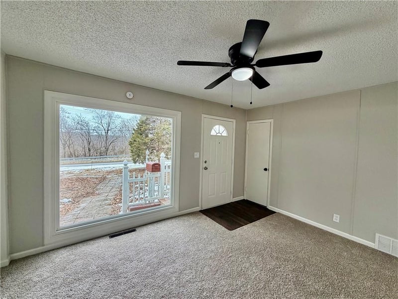 223 Bannister Rd, Kansas City, MO 64114