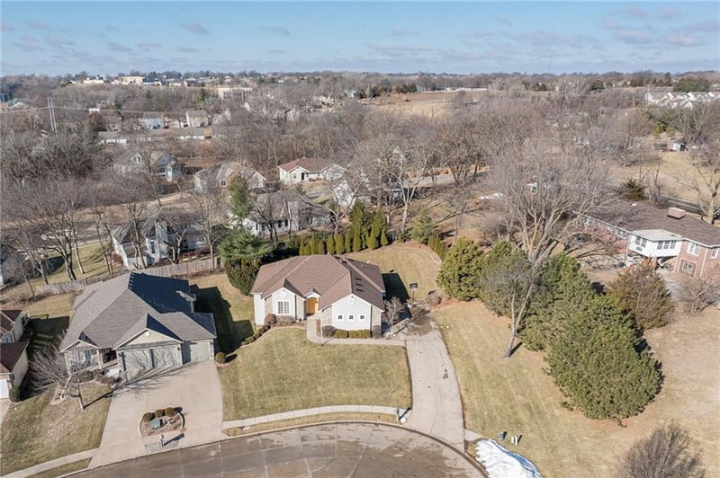 4109 Hidden Valley Dr, St Joseph, MO 64506
