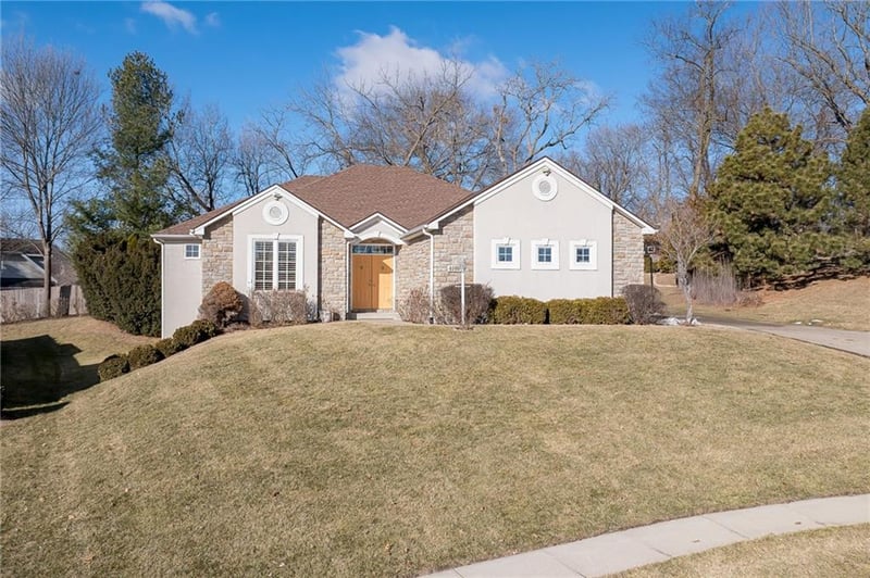 4109 Hidden Valley Dr, St Joseph, MO 64506