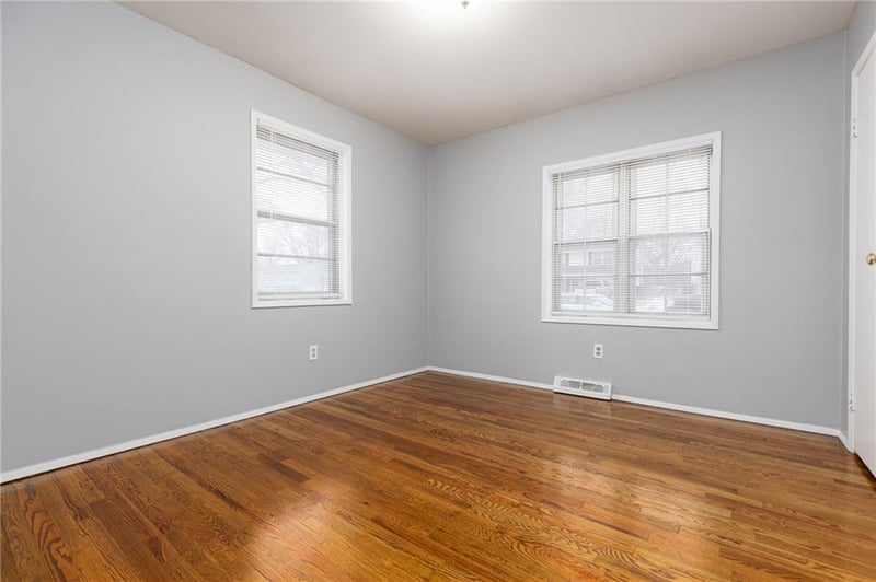 5869 Oakley Ave, Kansas City, MO 64119