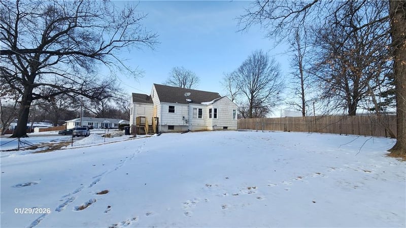 2421 Vivion Rd, Kansas City, MO 64118