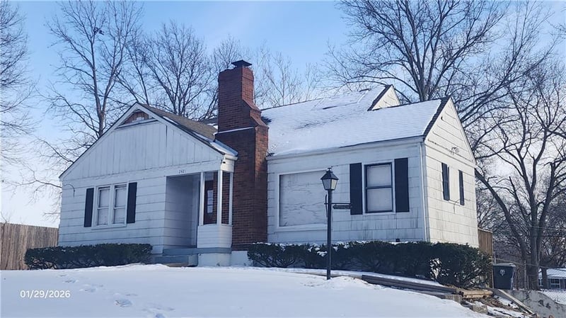 2421 Vivion Rd, Kansas City, MO 64118