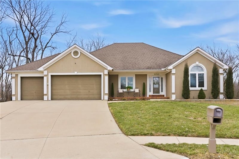 9705 Leslie Ave, Kansas City, MO 64139