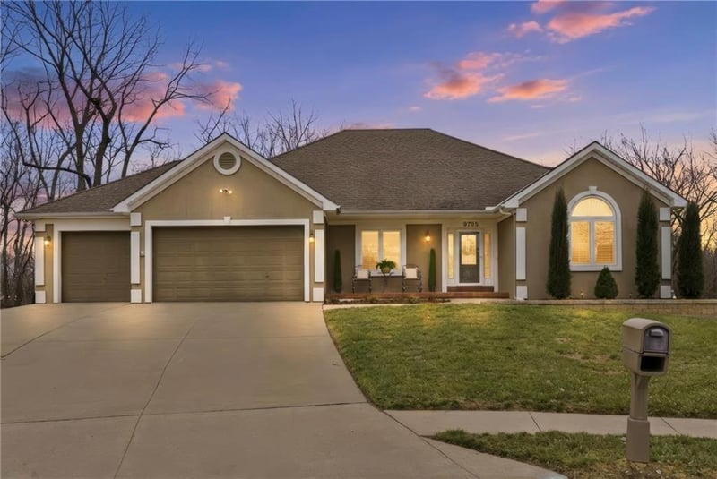 9705 Leslie Ave, Kansas City, MO 64139