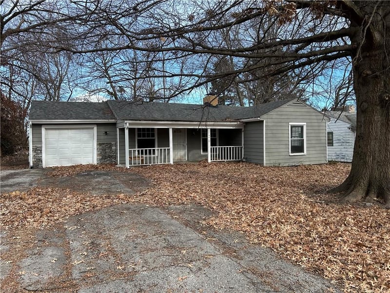 9416 64th St, Raytown, MO 64133