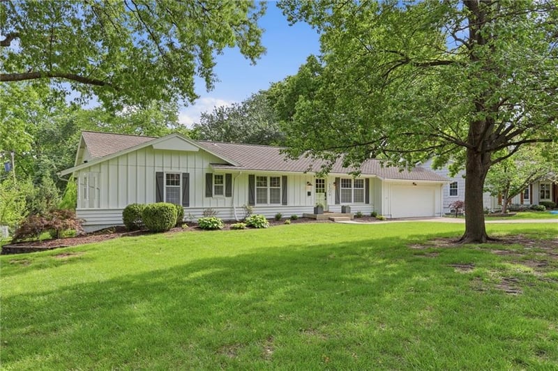 2309 104th St, Leawood, KS 66206
