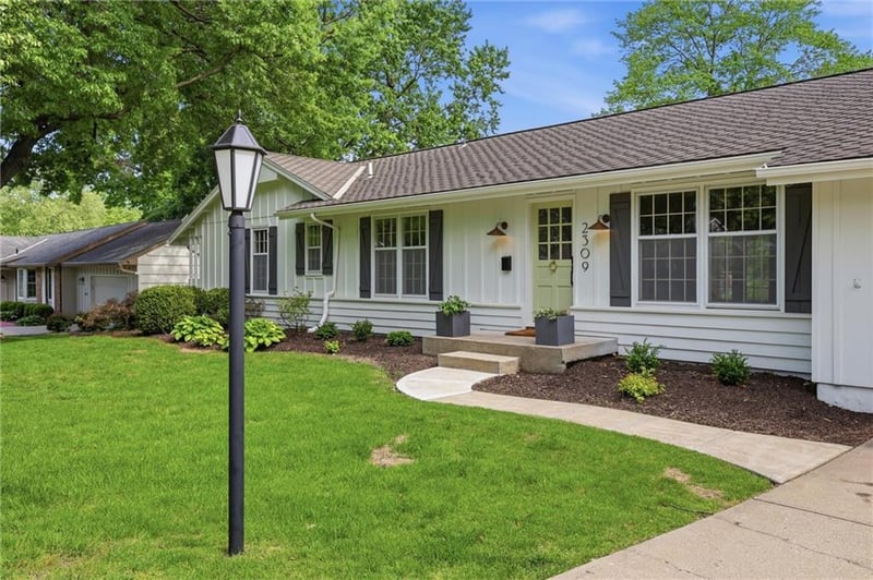 2309 104th St, Leawood, KS 66206