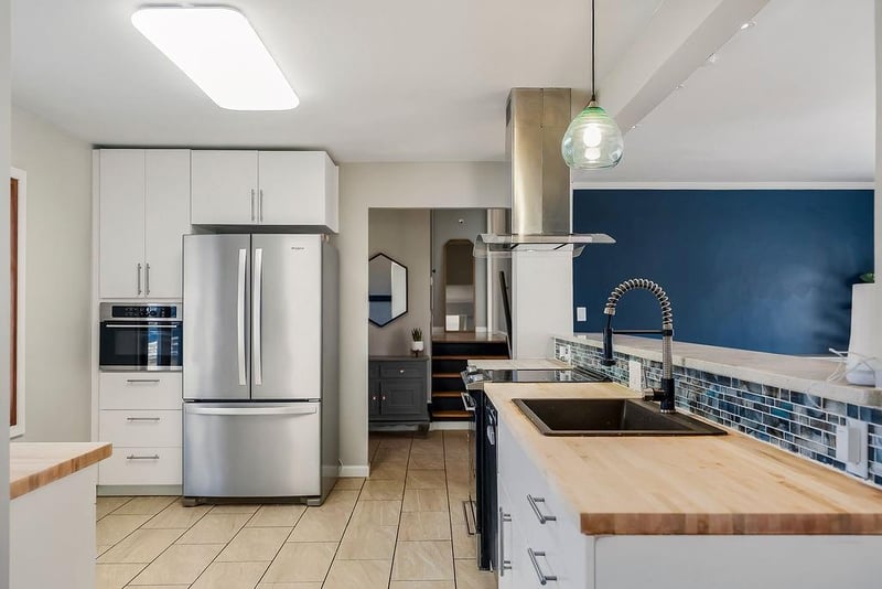 10816 Oak St, Kansas City, MO 64114