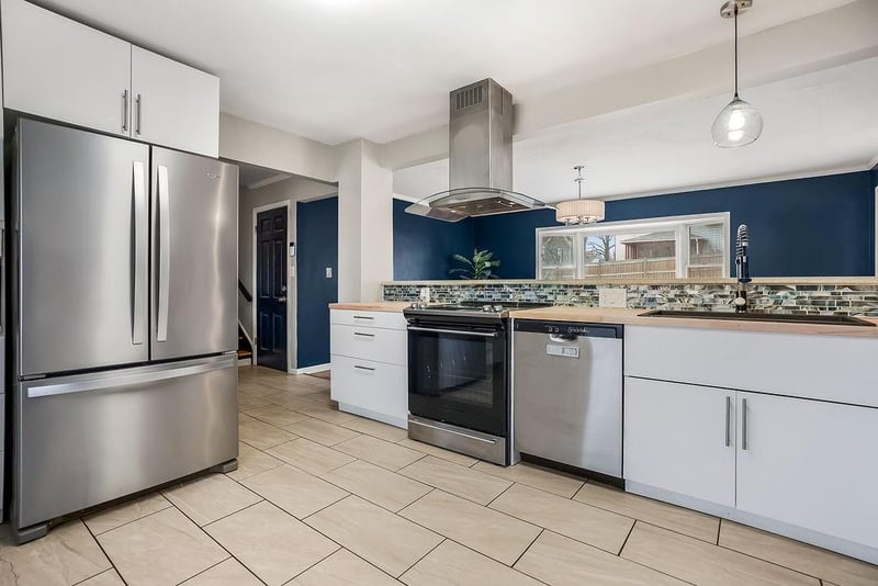 10816 Oak St, Kansas City, MO 64114