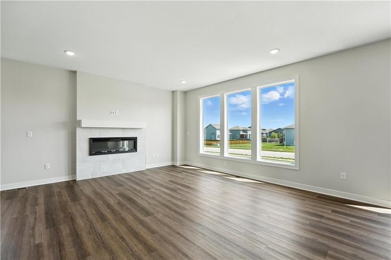 1929 Hightown Dr, Lee's Summit, MO 64082