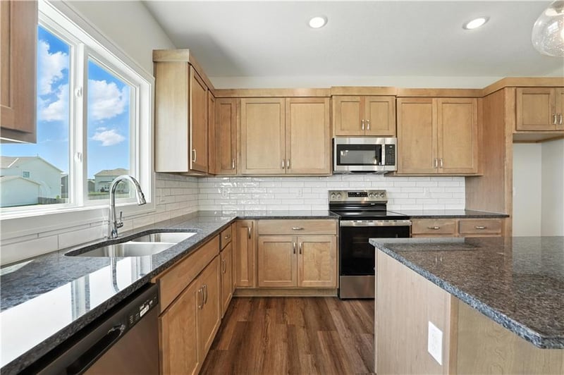 1929 Hightown Dr, Lee's Summit, MO 64082