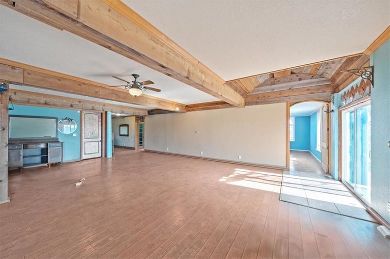 22599 Fall Leaf Dr, Linwood, KS 66052
