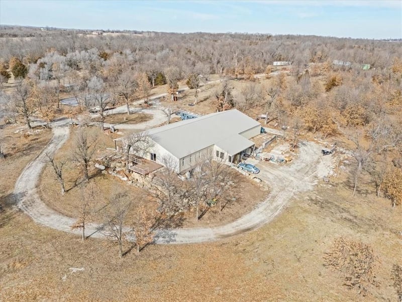 22599 Fall Leaf Dr, Linwood, KS 66052