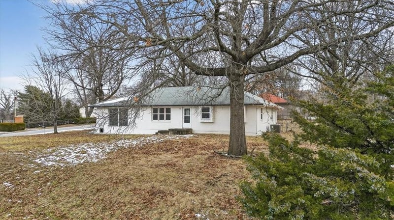 1220 Leeview Cir, Olathe, KS 66061
