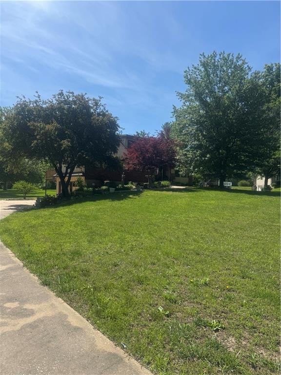 25401 Lone Pine Dr, Cleveland, MO 64734