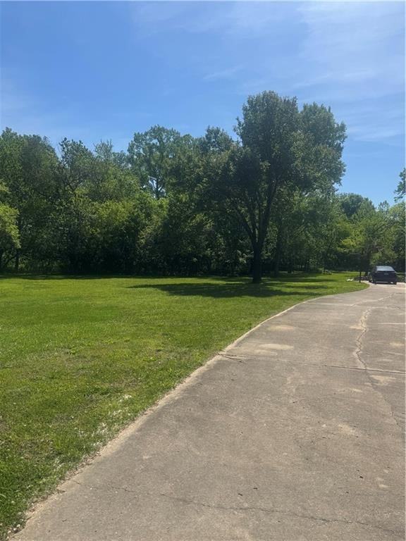 25401 Lone Pine Dr, Cleveland, MO 64734