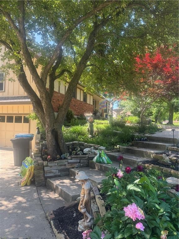 25401 Lone Pine Dr, Cleveland, MO 64734