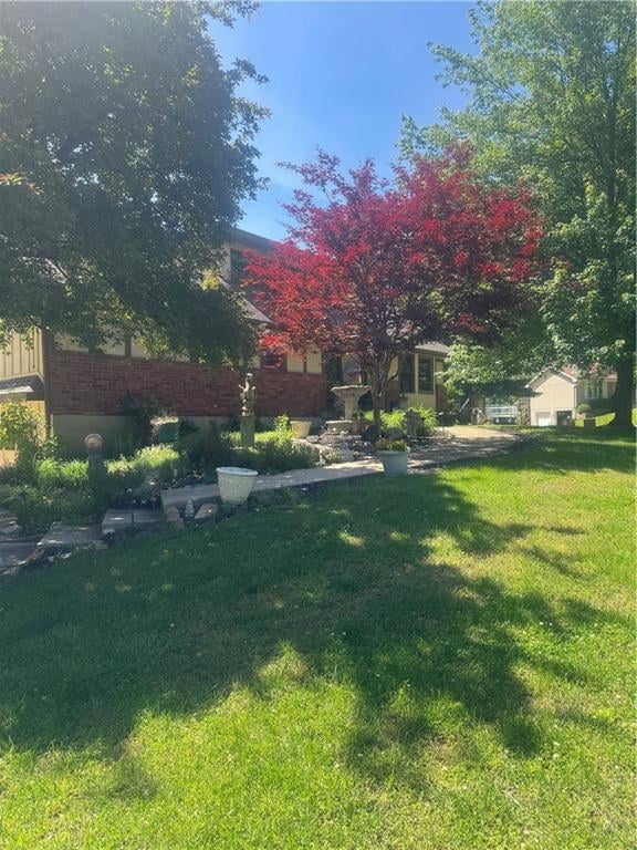 25401 Lone Pine Dr, Cleveland, MO 64734