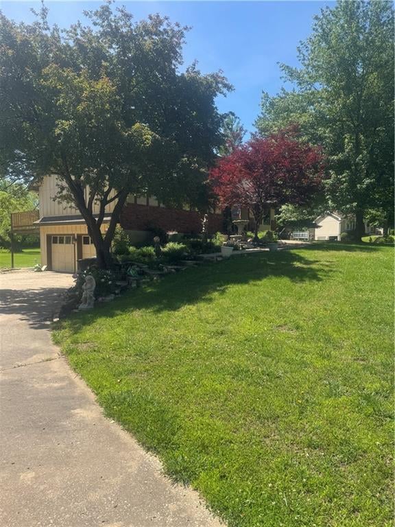 25401 Lone Pine Dr, Cleveland, MO 64734
