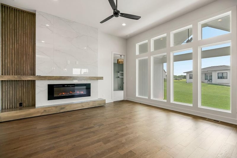 2037 Red Barn Ln, Lee's Summit, MO 64082