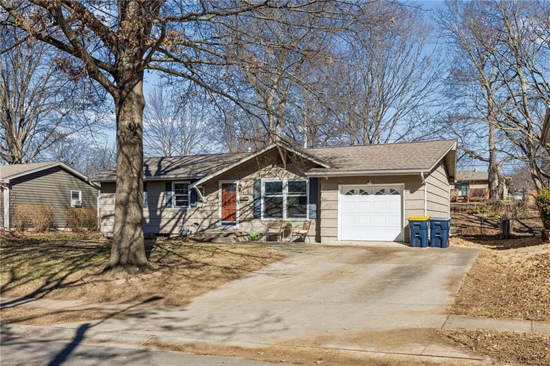 4418 49th St, Kansas City, MO 64119