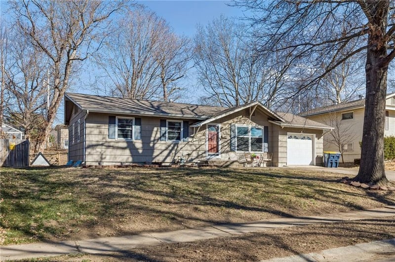 4418 49th St, Kansas City, MO 64119