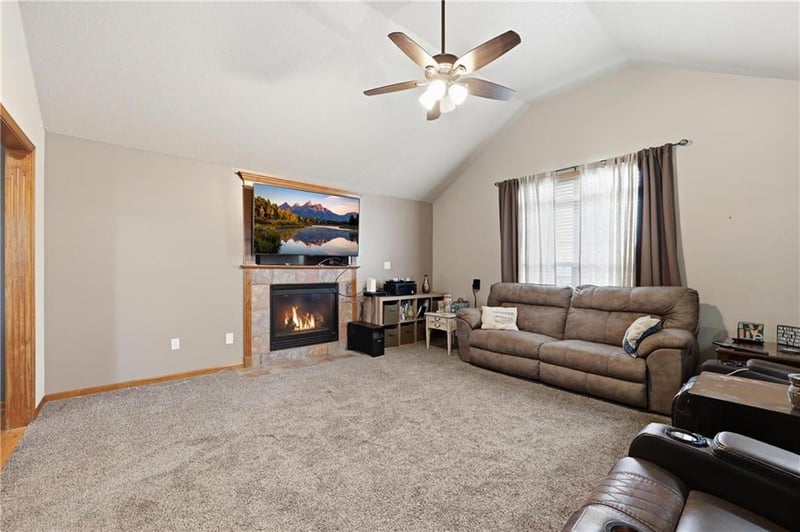 1810 Bradford Ct, Grain Valley, MO 64029