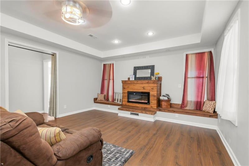 1211 Broad St, Waverly, MO 64096