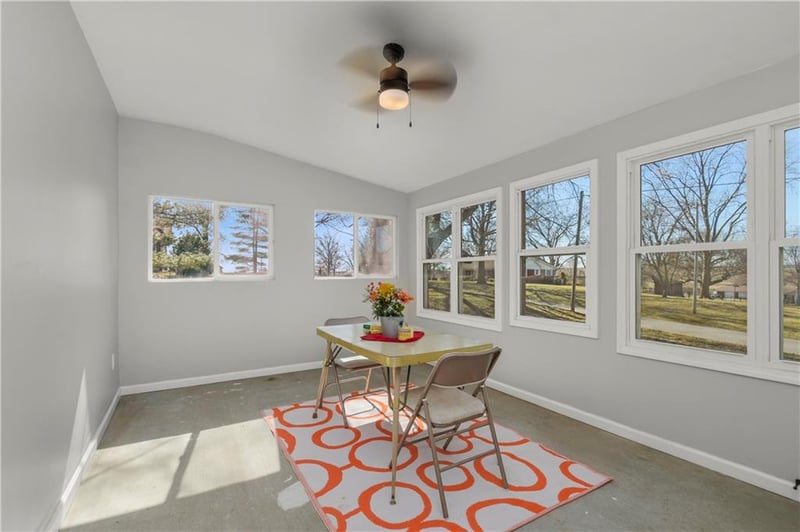 1211 Broad St, Waverly, MO 64096