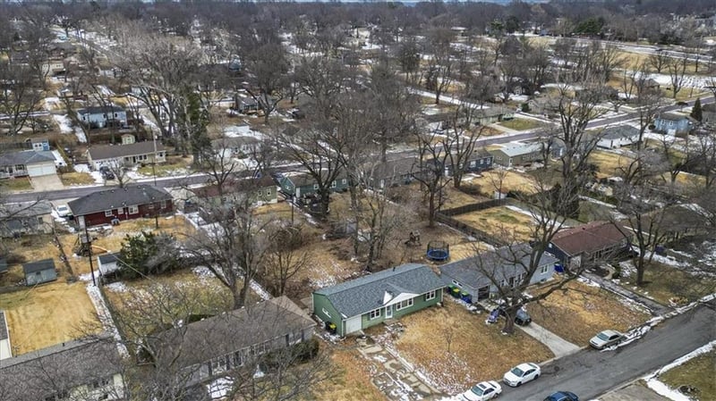 8513 Riggs St, Overland Park, KS 66212