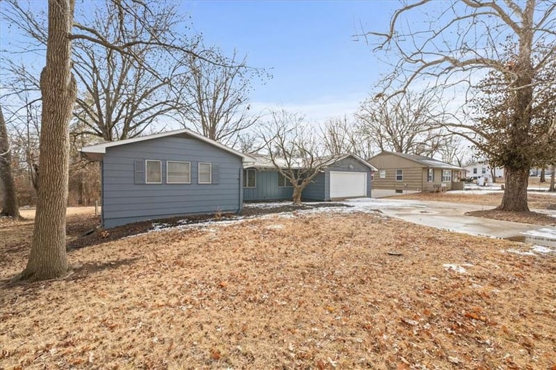 612 Christopher St, Warrensburg, MO 64093