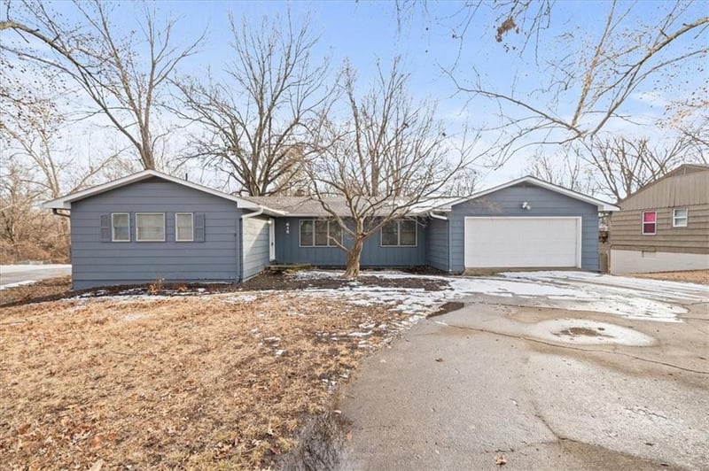 612 Christopher St, Warrensburg, MO 64093