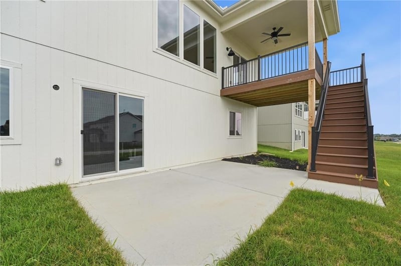 1925 Hightown Dr, Lee's Summit, MO 64082