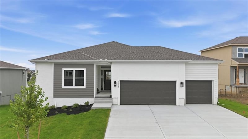 1925 Hightown Dr, Lee's Summit, MO 64082