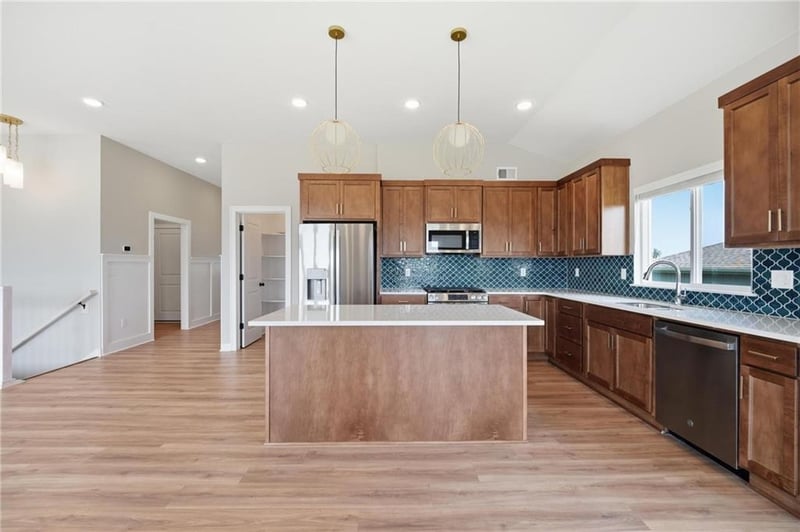 1921 SW Hightown Dr, Lee's Summit, MO 64082