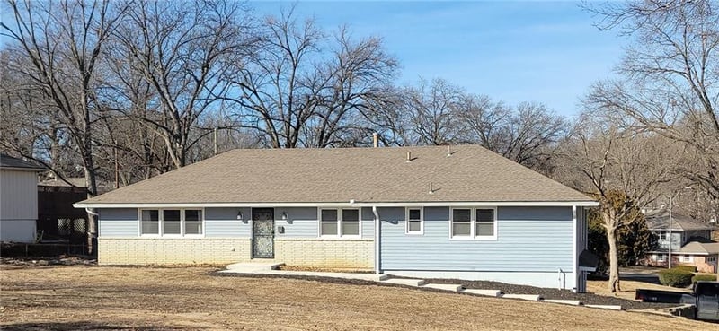 1208 Red Bridge Rd, Kansas City, MO 64131