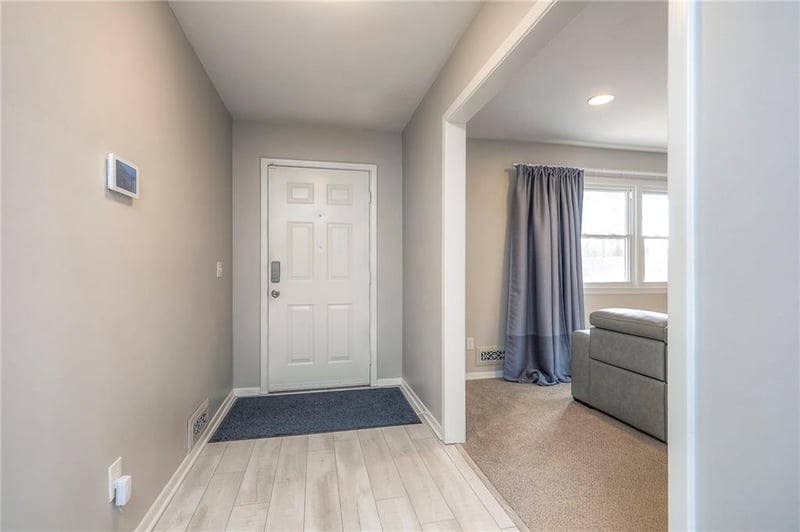 1208 Red Bridge Rd, Kansas City, MO 64131