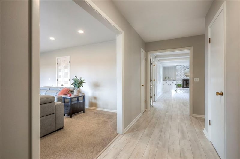 1208 Red Bridge Rd, Kansas City, MO 64131