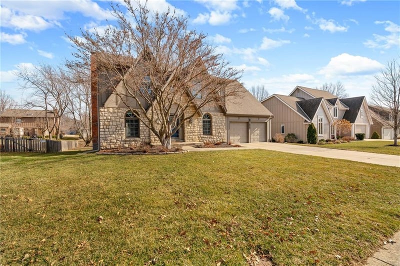 10405 King St, Overland Park, KS 66214