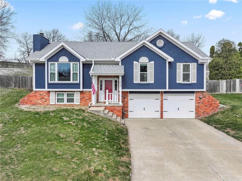 3509 Robin Ln, St Joseph, MO 64506