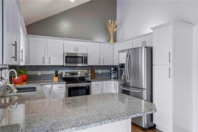 3509 Robin Ln, St Joseph, MO 64506