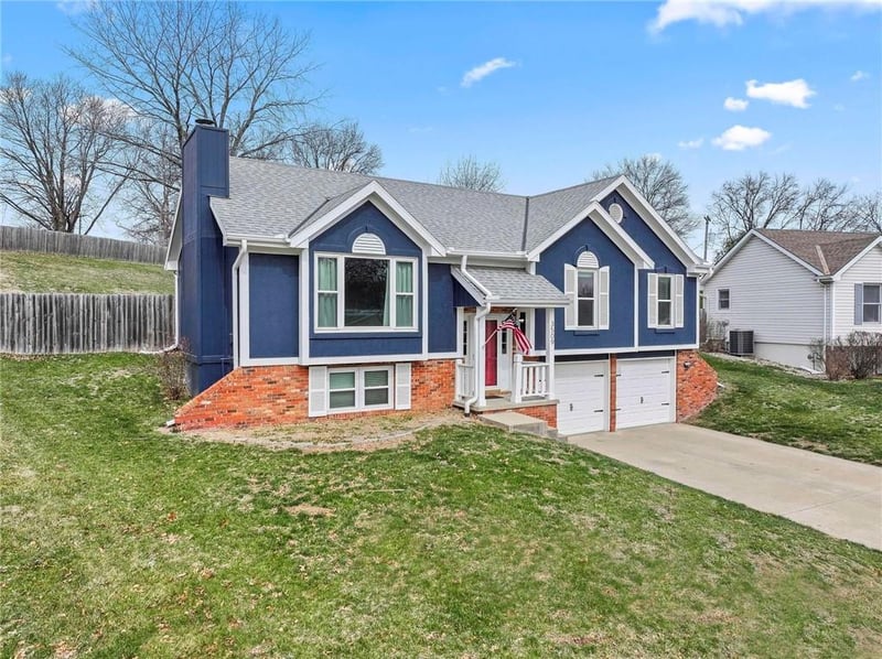 3509 Robin Ln, St Joseph, MO 64506