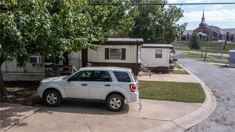 317 A Hale Lake Rd, Warrensburg, MO 64093