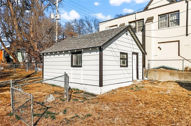712 Seneca St, Leavenworth, KS 66048