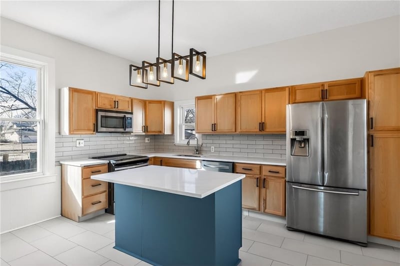 712 Seneca St, Leavenworth, KS 66048